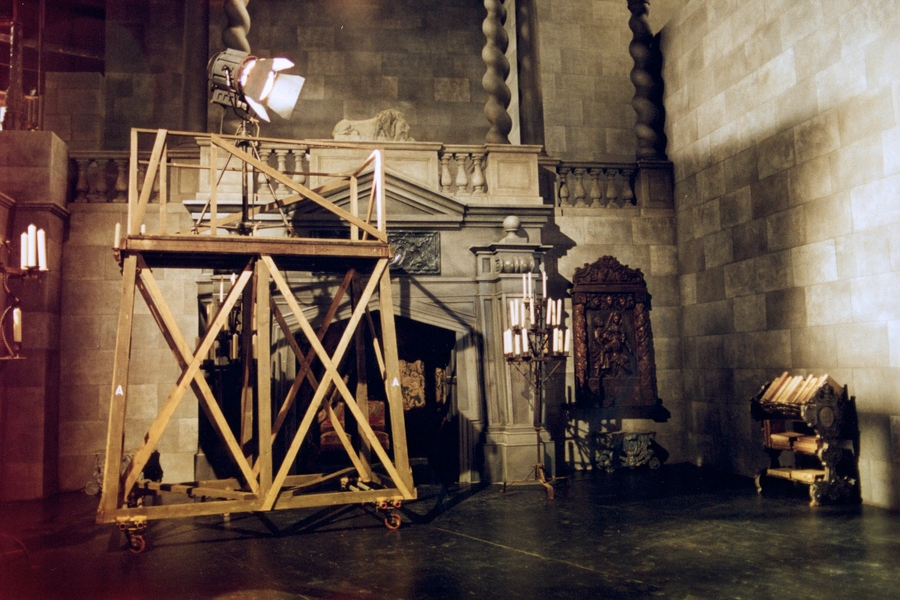 ‘R.K.O 281’ – Film 1999.
Dramatised biography of Orson Welles and the making of ‘Citizen Kane’.
Studio set: ‘Xanadu Castle’